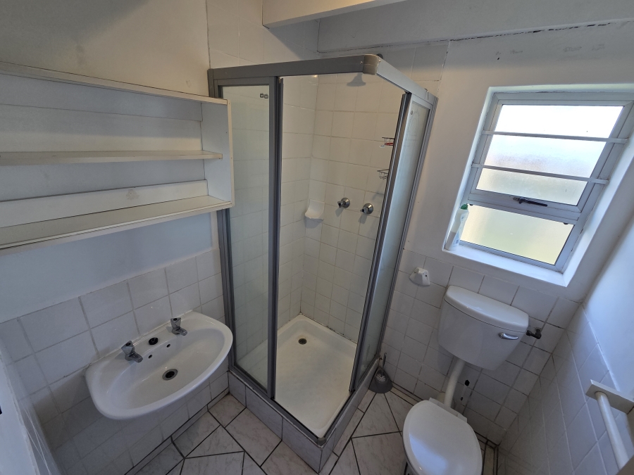 To Let 1 Bedroom Property for Rent in Humewood Eastern Cape